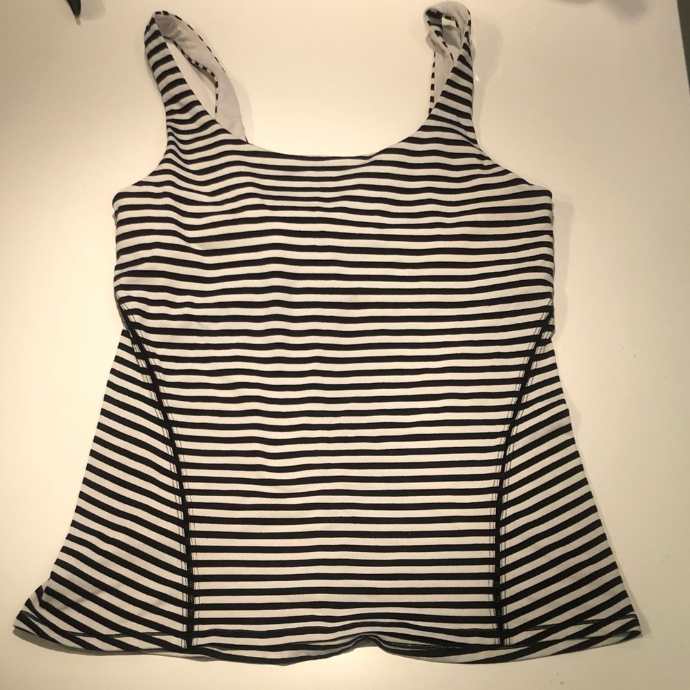 Lululemon Workout tank with built in adjustable bra